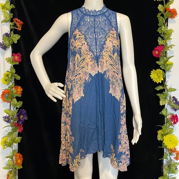 FREE PEOPLE INTIMATELY BLUE LACE AND FLORAL SLEEVELESS TOP SIZE XS - Picture 1 of 6